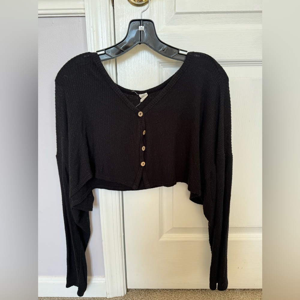 Longsleeve black button up